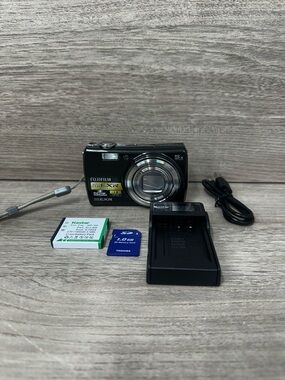 FUJIFILM FinePix F200 EXR Compact Digital Camera W/ Charger & SD Card- Tested